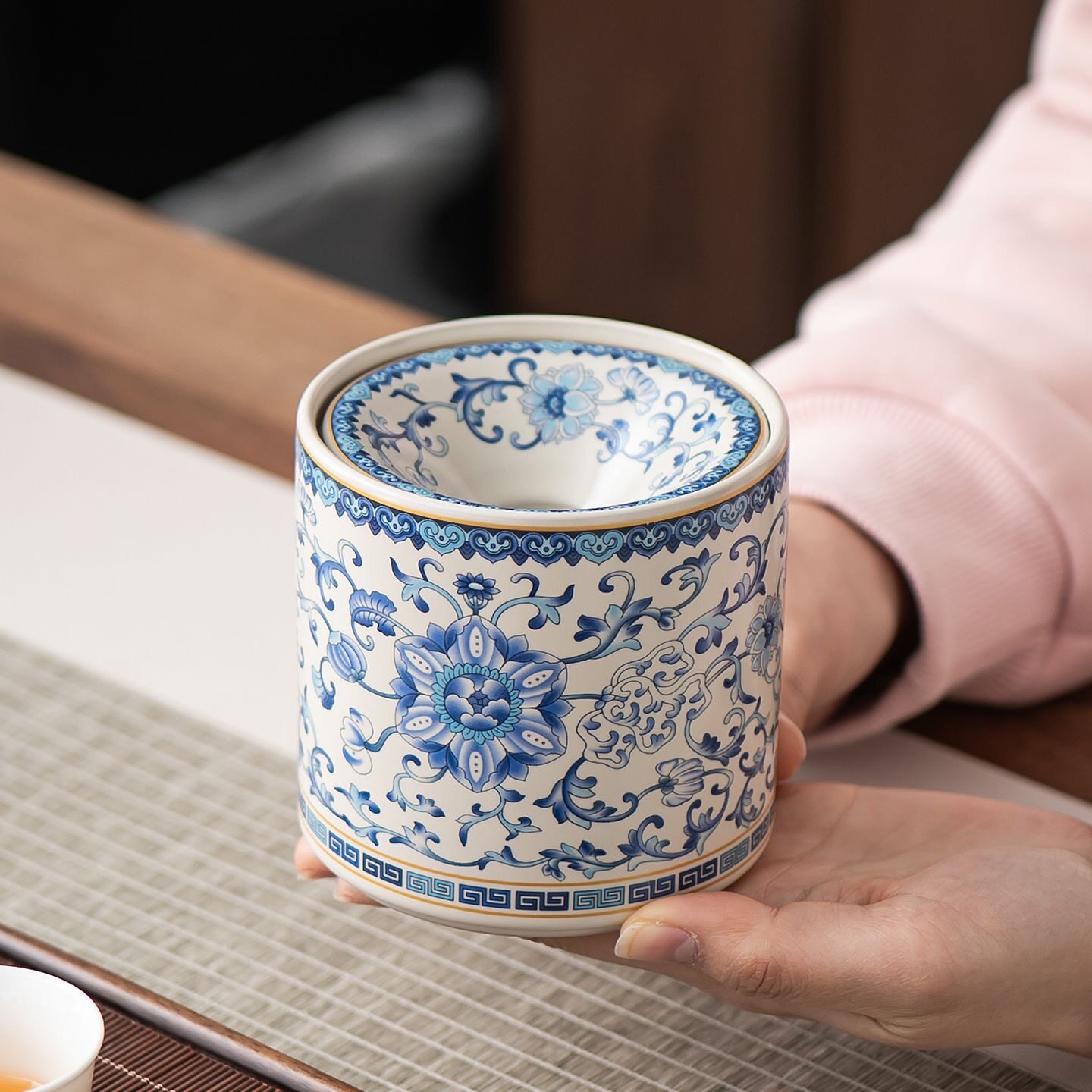 青花缠枝莲茶渣缸陶瓷茶洗建水带盖废水缸茶孟小号桌面垃圾桶烟缸