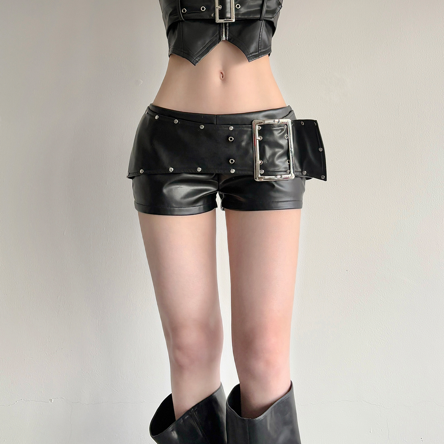 【机能朋克风】铆钉腰带扣短裤