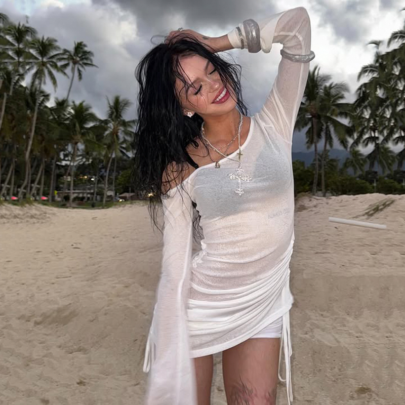 【纯欲辣妹】性感镂空斜领长袖