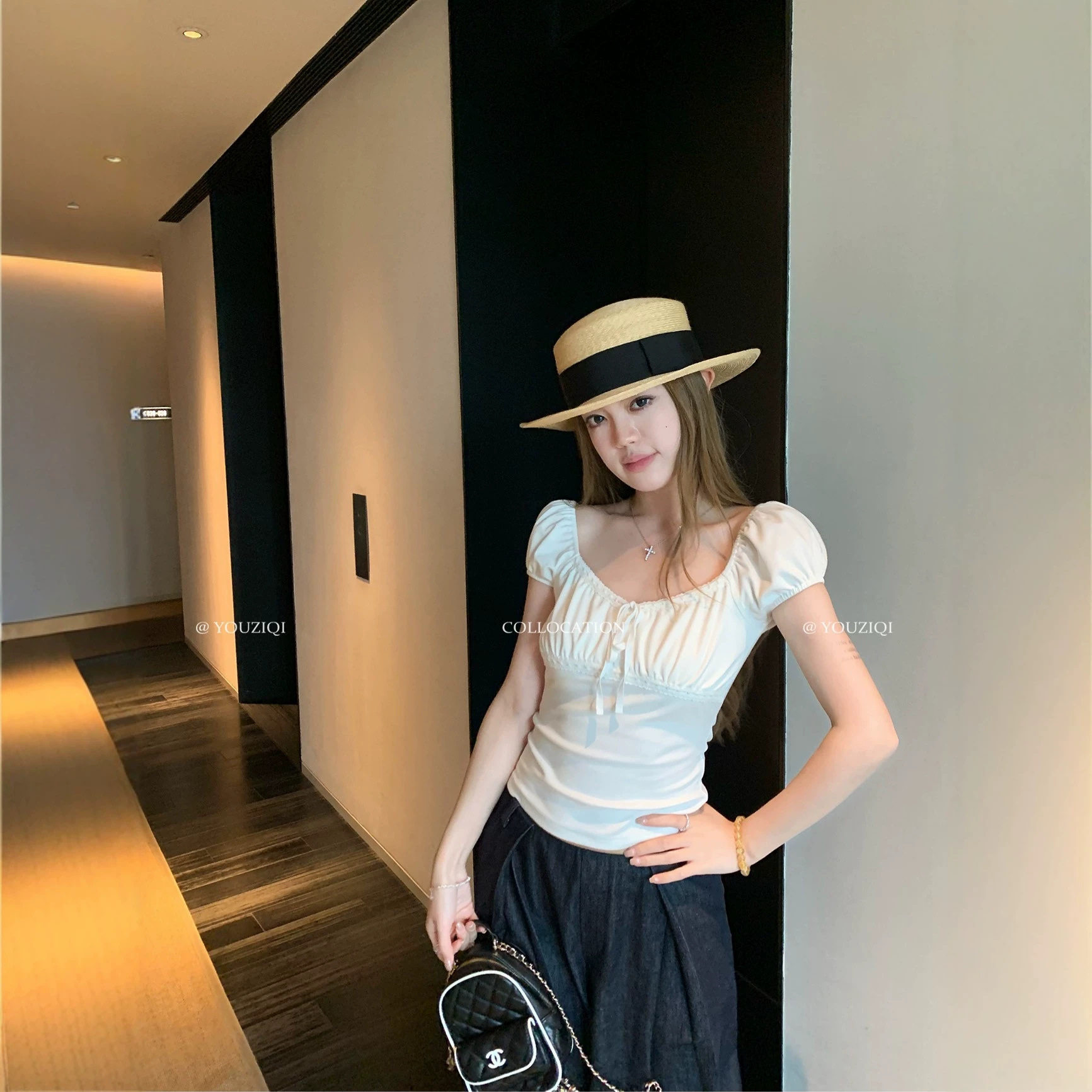 韩系小众设计感V领纯色短袖T恤夏季修身显瘦辣妹百搭泡泡袖上衣女