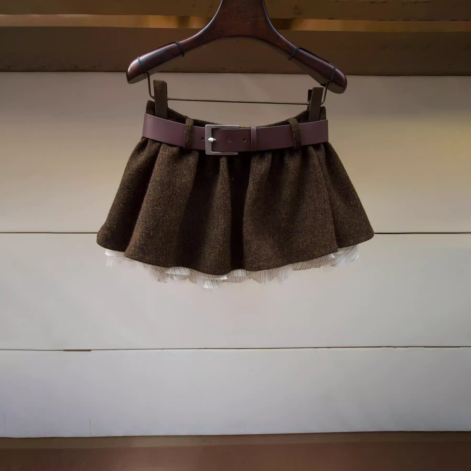 JR 赵露思同款 2025冬季新款高腰时尚百褶花边羊毛短裙子XRJ7Q08D