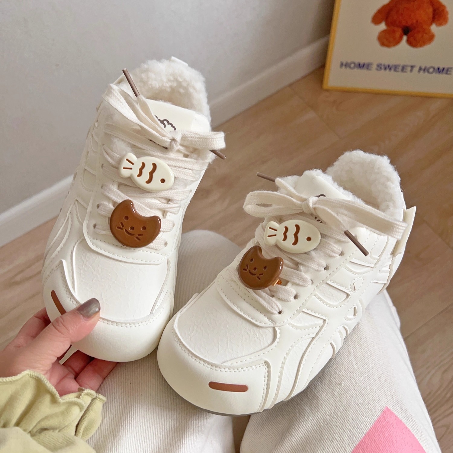 初中生平底运动板鞋可爱卡通阿甘德训鞋学生百搭小白鞋冬加绒保暖