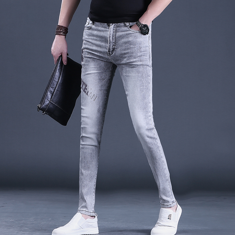 烟灰色牛仔裤男士刺绣花高端韩版潮流弹力修身小脚裤24上新长裤子