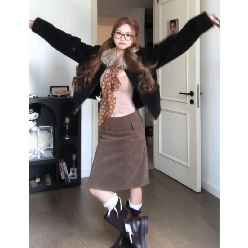 高级感时尚棕色半身裙女
