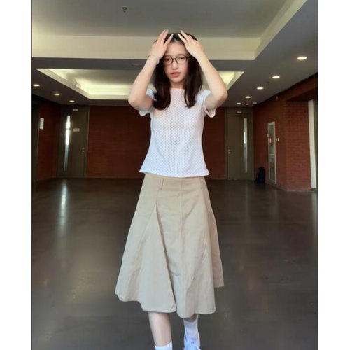 设计感卡其色半身裙女
