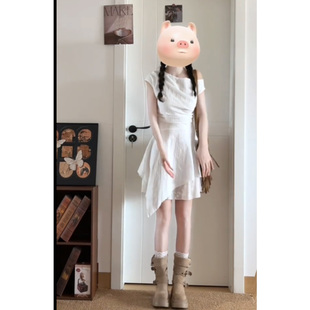 韩系温柔白色斜肩不规则连衣裙女小众甜辣妹收腰蕾丝拼接a字短裙