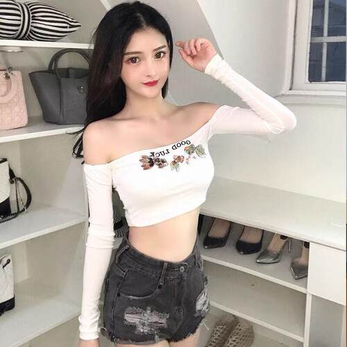 春夏纯欲风穿搭露锁骨性感辣妹抹胸上衣女外穿紧身一字肩露腰t恤