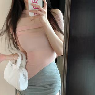 名媛小香风设计感紧身挂脖t恤女夏天新款一字领露肩显胸性感上衣