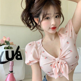 小香风辣妹紧身低胸t恤女士设计感夏天矮个子深V领泡泡袖露脐上衣