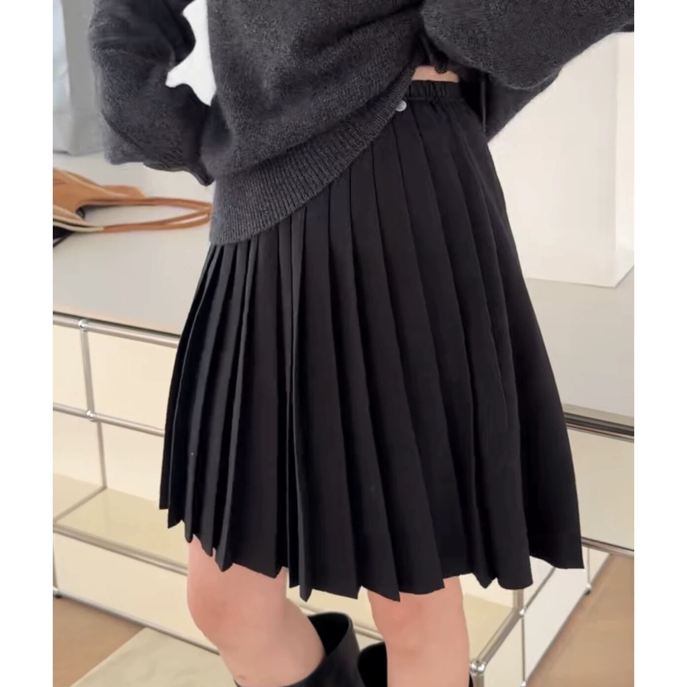 诗歌兰女装2025秋冬款 6053简约复古学院风松紧腰毛呢百褶裙女