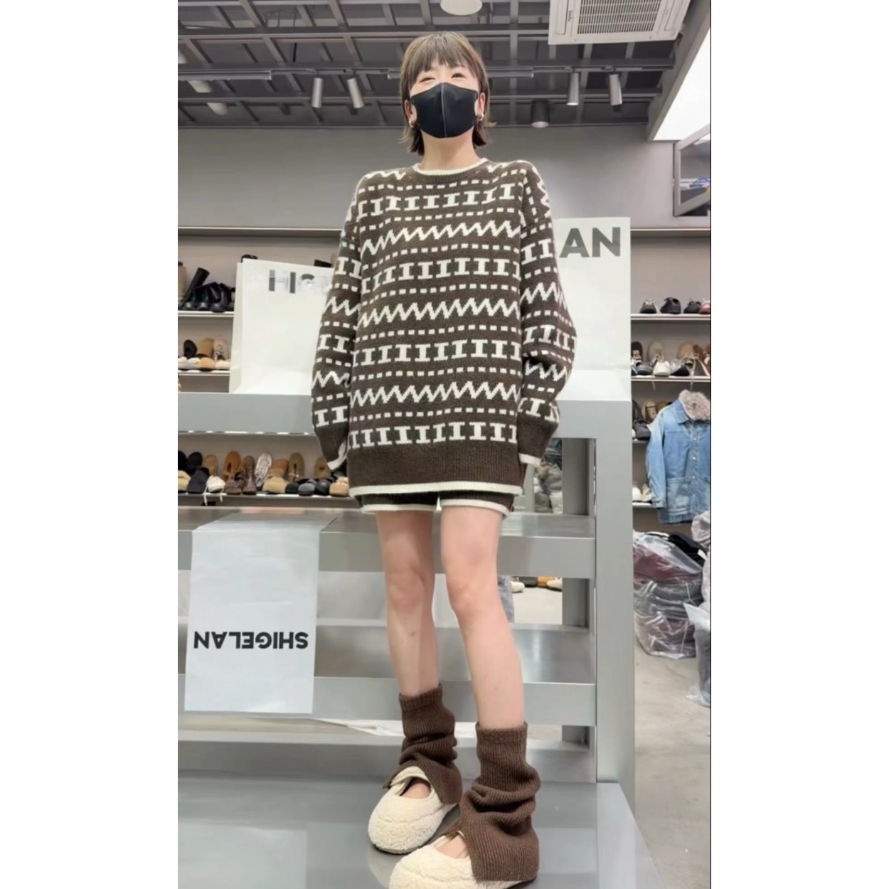 诗歌兰女装2025冬款 80097复古慵懒温柔花纹毛衣+针织短裤套装女