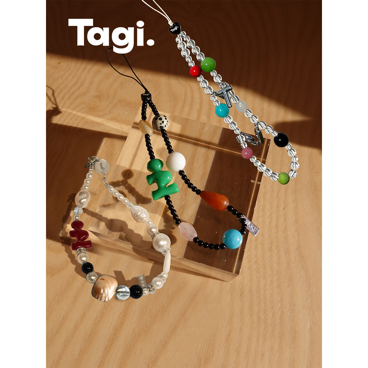 Tagi.《想象海滩》字母石头亚克力手机便携挂链
