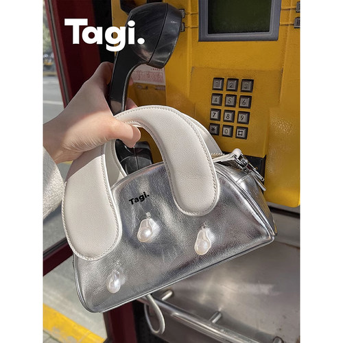 tagi包牛牛皮斜挎包羊羔毛手提包