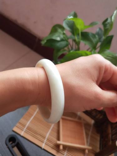 蓝田玉手镯厂家直销拿货量大从优