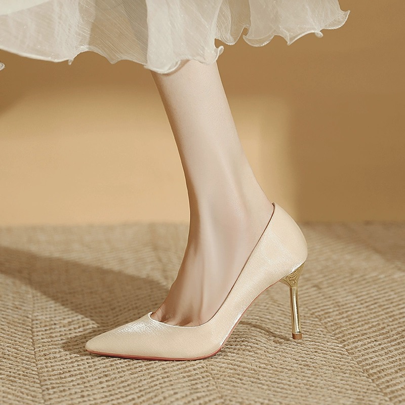 法式主婚鞋女2023新款浅白色婚纱新娘鞋不累脚平时可穿结婚高跟鞋