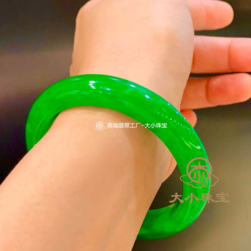 大小珠宝细糯种满色辣阳绿天然翡翠手镯正圈54老糯化高端满绿玉镯