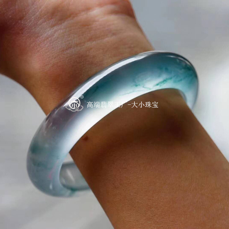 大小珠宝 缅甸老坑玻璃种飘蓝花翡翠手镯正圈圈口55mm收藏级玉镯