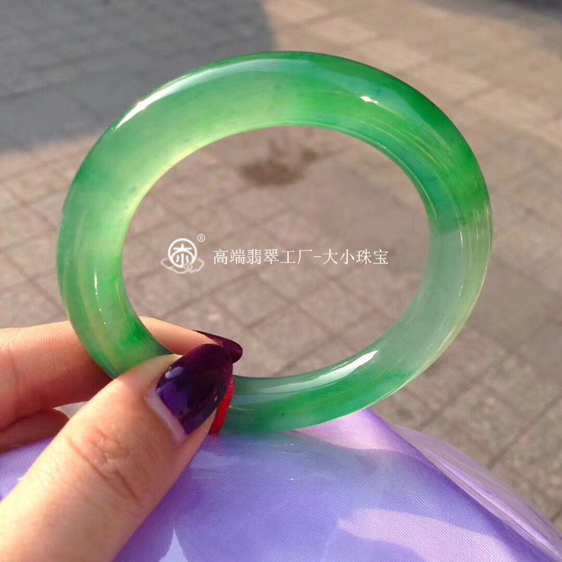 缅甸老坑冰种翡翠圆条玉手镯