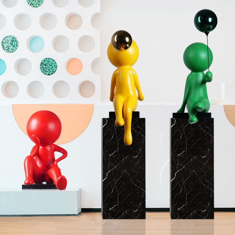 卡通风小黄人现代售楼处抽象雕塑