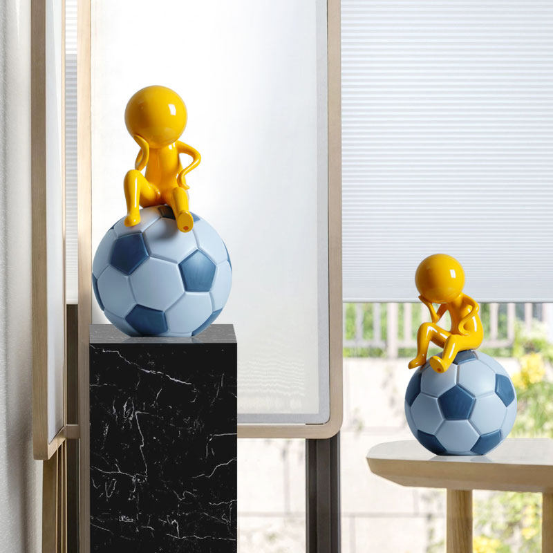 卡通风足球小黄人售楼部抽象雕塑