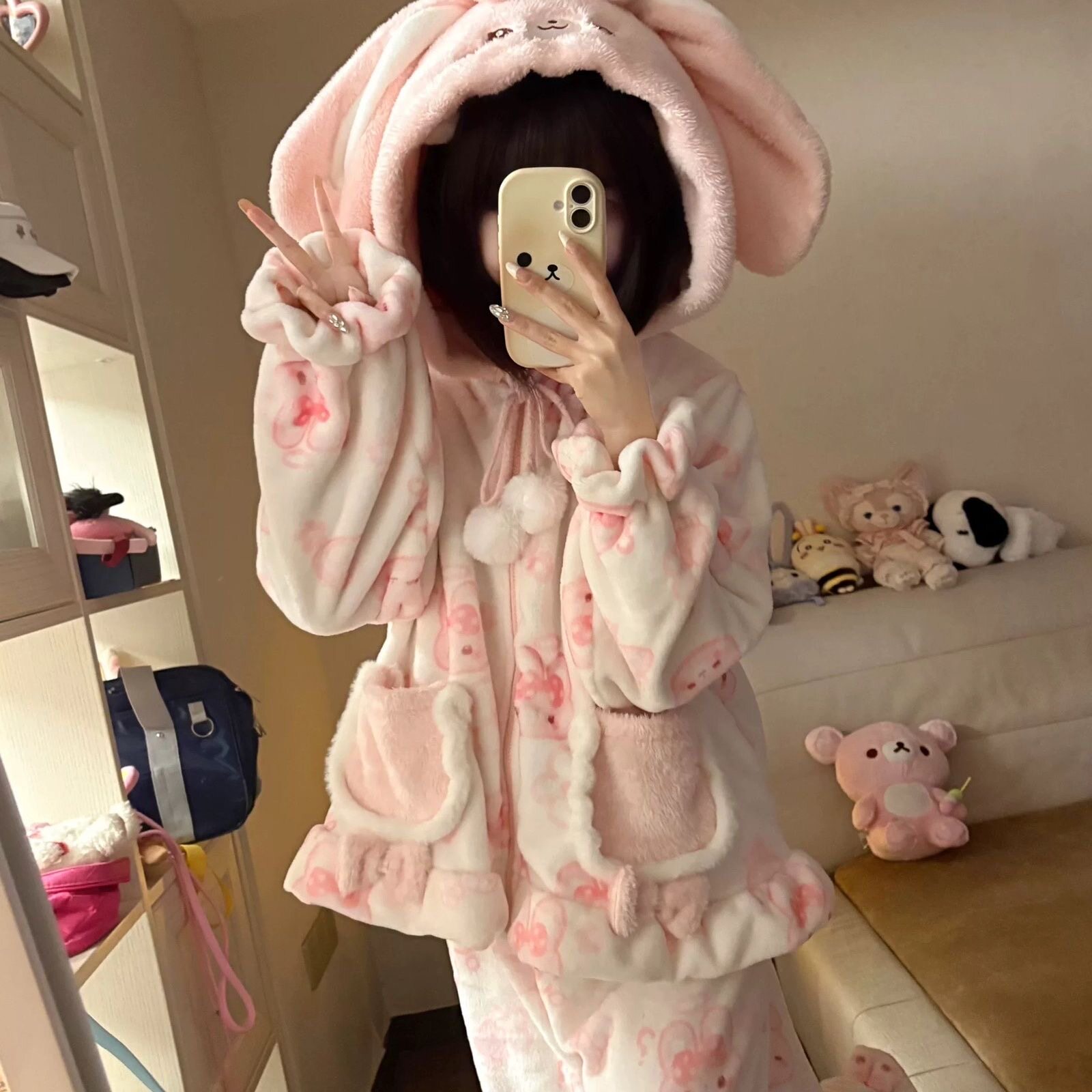 2026年新款可爱卡通兔子连帽法兰绒睡袍女加厚加绒保暖家居服套装