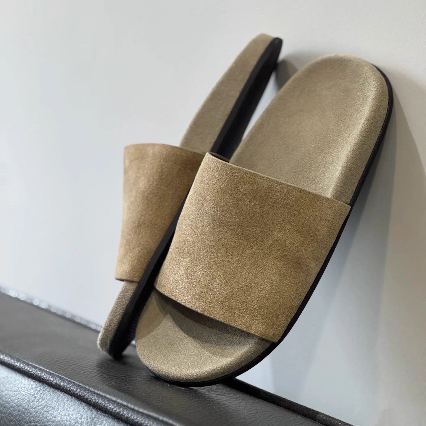 平底休闲舒适复古row老钱风拖鞋2025夏季新款真皮一字凉拖女外穿