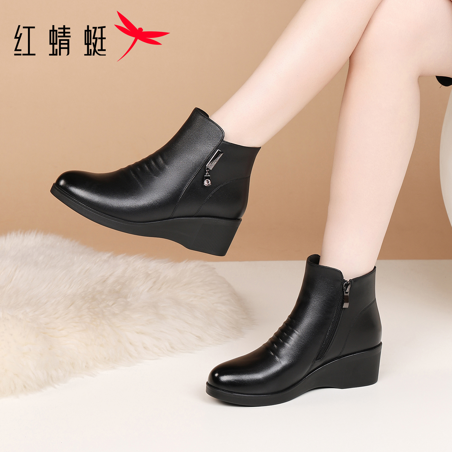 红蜻蜓冬季女鞋厚底坡跟靴子女短靴秋冬真皮加绒保暖妈妈皮靴棉鞋