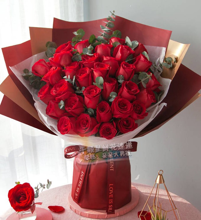 33朵玫瑰花束南京鲜花速递同城北京上海天津生日女友老婆惊喜鲜花