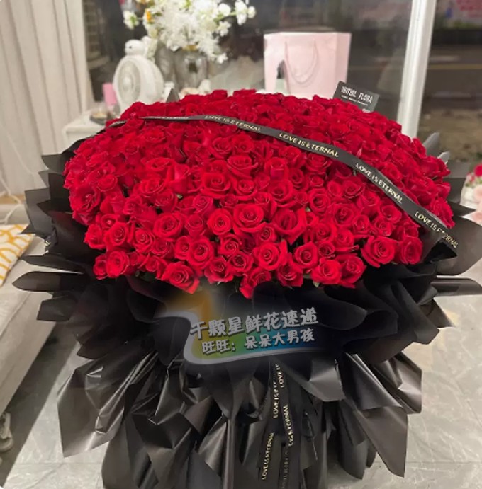 红玫瑰鲜花花束红玫瑰速递同城配送生日花求婚花束365朵红玫瑰花