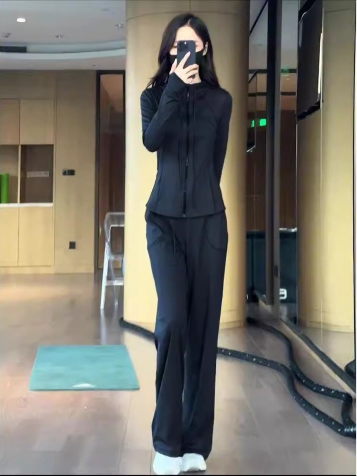休闲运动套装女春秋2025新款时尚减龄短款上衣阔腿裤健身服两件套