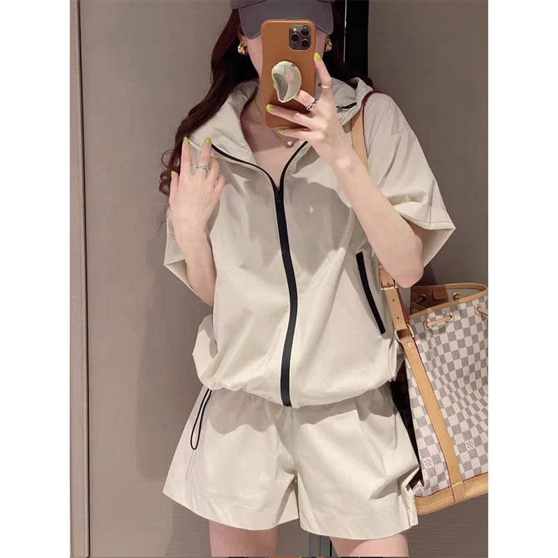 运动套装女夏季薄款2025新款休闲时尚洋气宽松减龄短袖短裤两件套