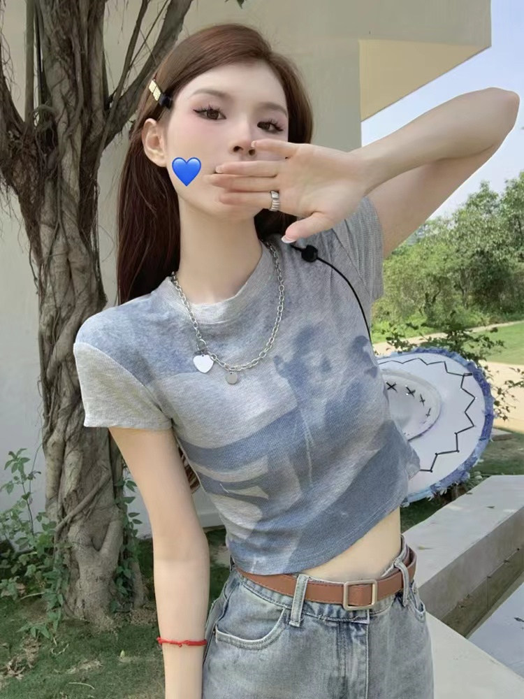 美式灰色短袖t恤女夏季2025新款设计感小众辣妹修身短款露脐上衣
