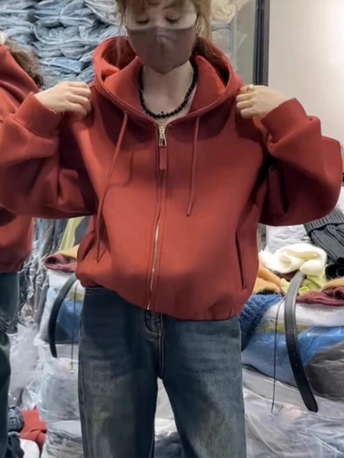 酒红色卫衣女秋冬2025新款爆款加绒加厚宽松连帽拉链开衫短款外套