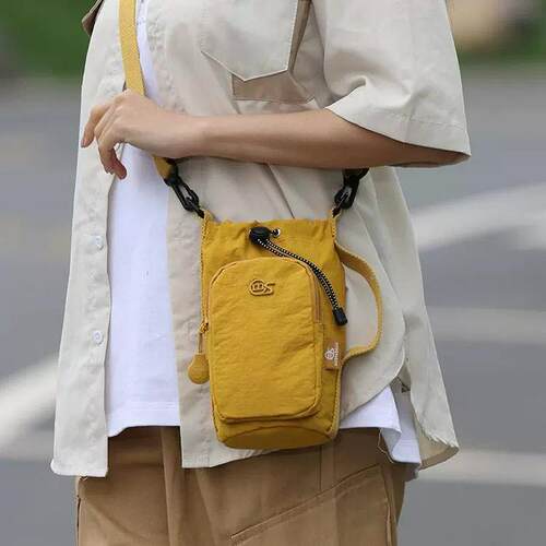 斜挎手机包女2025新款小众设计款多功能户外水壶包时尚百搭单肩包