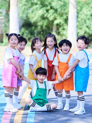糖果彩色背带裤套装儿童演出服吊带裤六一幼儿团体合唱舞蹈表演服