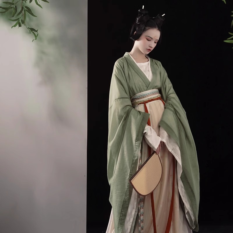 上遥居南北朝天丝大袖交领襦破群