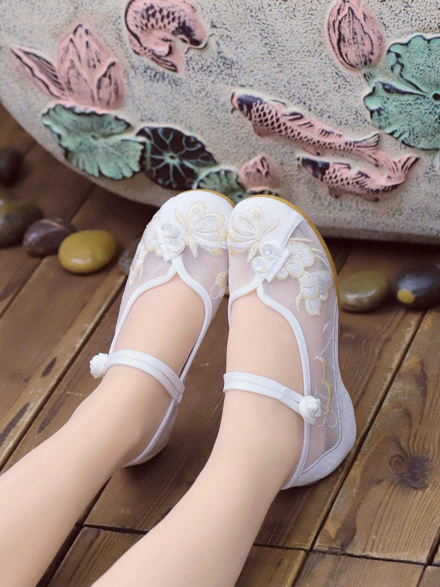 夏季新款老北京布鞋女新款绣花鞋透气网纱中国风汉服百搭外穿凉鞋
