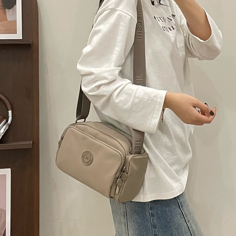 手机包女小包包2025新款百搭斜挎包牛津布防水单肩零钱妈妈包女包