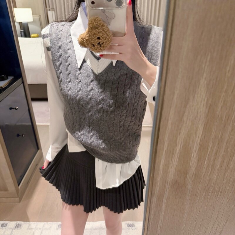 灰色V领撞色麻花针织马甲女春秋学院风无袖毛衣背心叠穿衬衫上衣