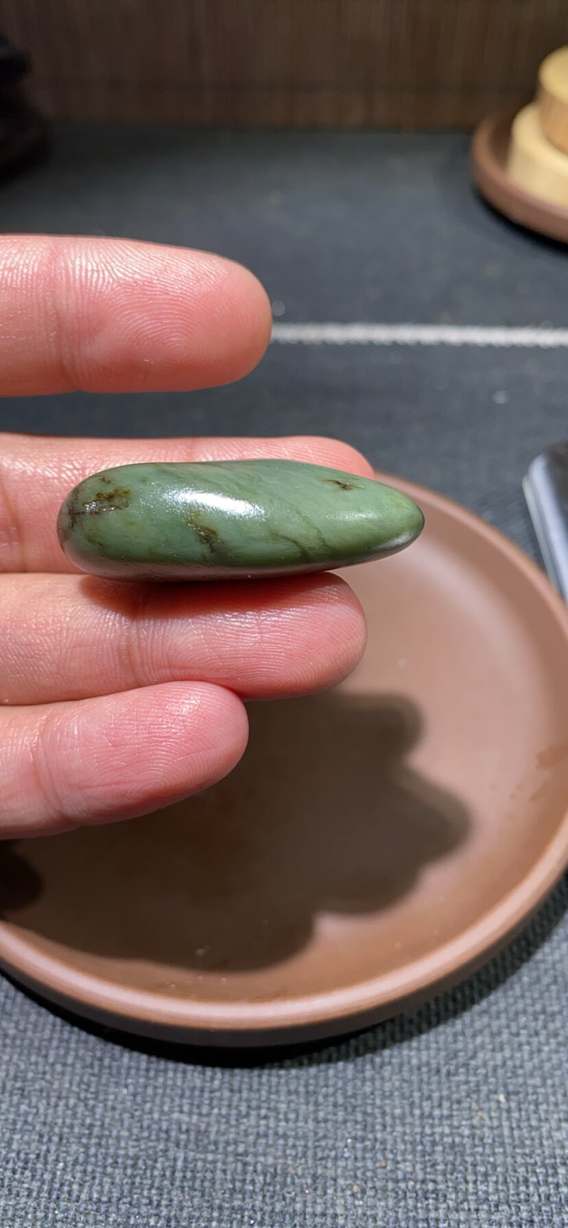捡漏价新疆和田玉籽料青玉沙枣青丝绢状一口气原石可雕刻可收藏