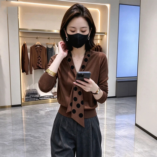 时尚波点飘带领长袖针织衫女2026秋季新款百搭宽松显瘦简约打底衫