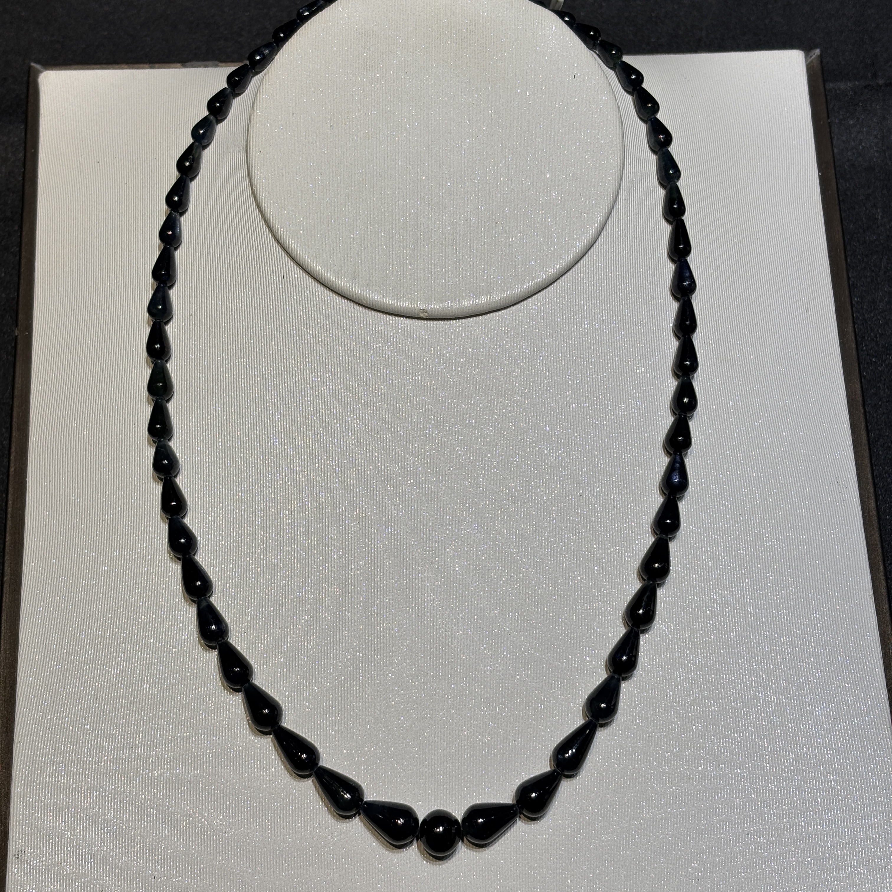 天然蓝宝石项链女山东矿区刚玉吊坠珠串深蓝墨蓝锁骨链颈链毛衣链