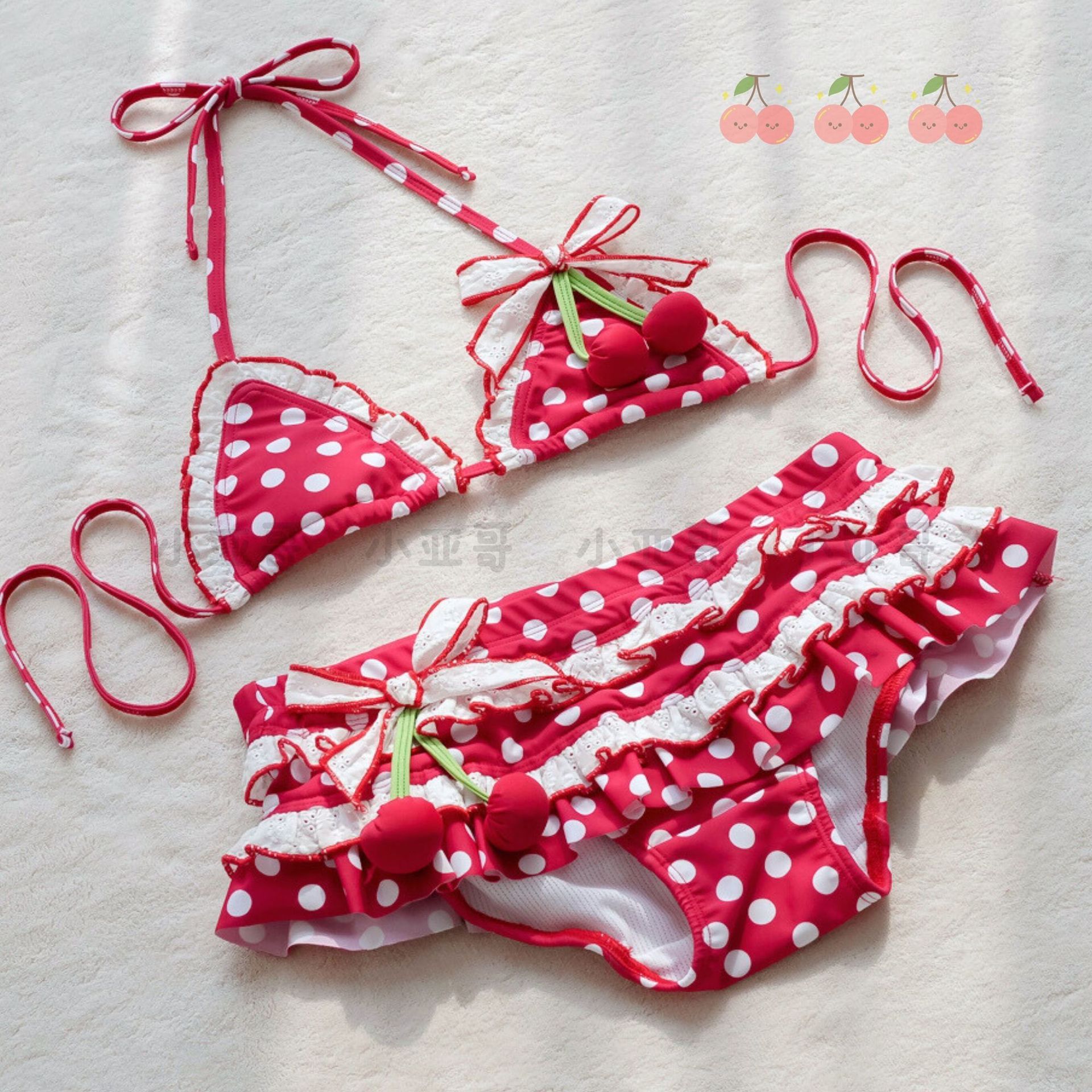 日系可爱小樱桃比基尼泳衣女甜美少女温泉度假波点红色少萝新款夏