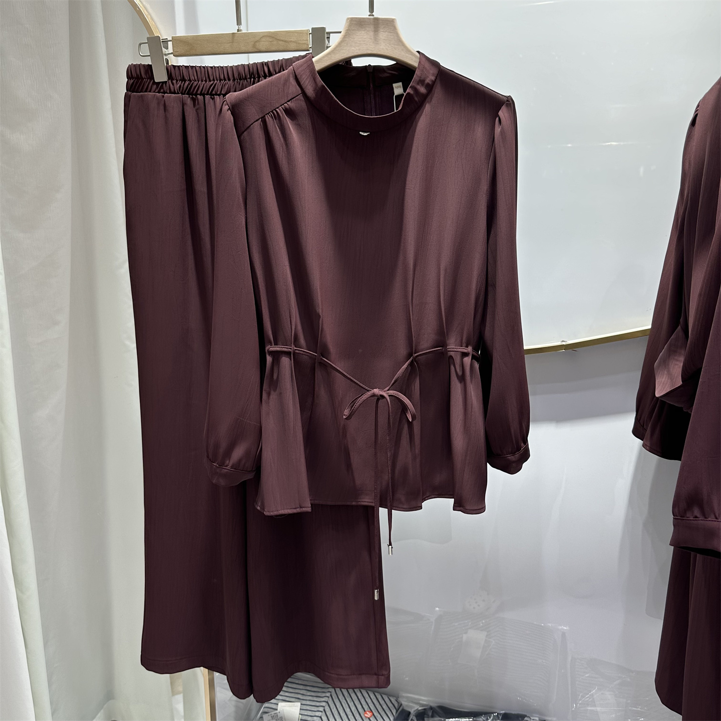 2025秋季新款时尚半高优雅酒红女长袖上衣+阔腿裤两件套春秋装