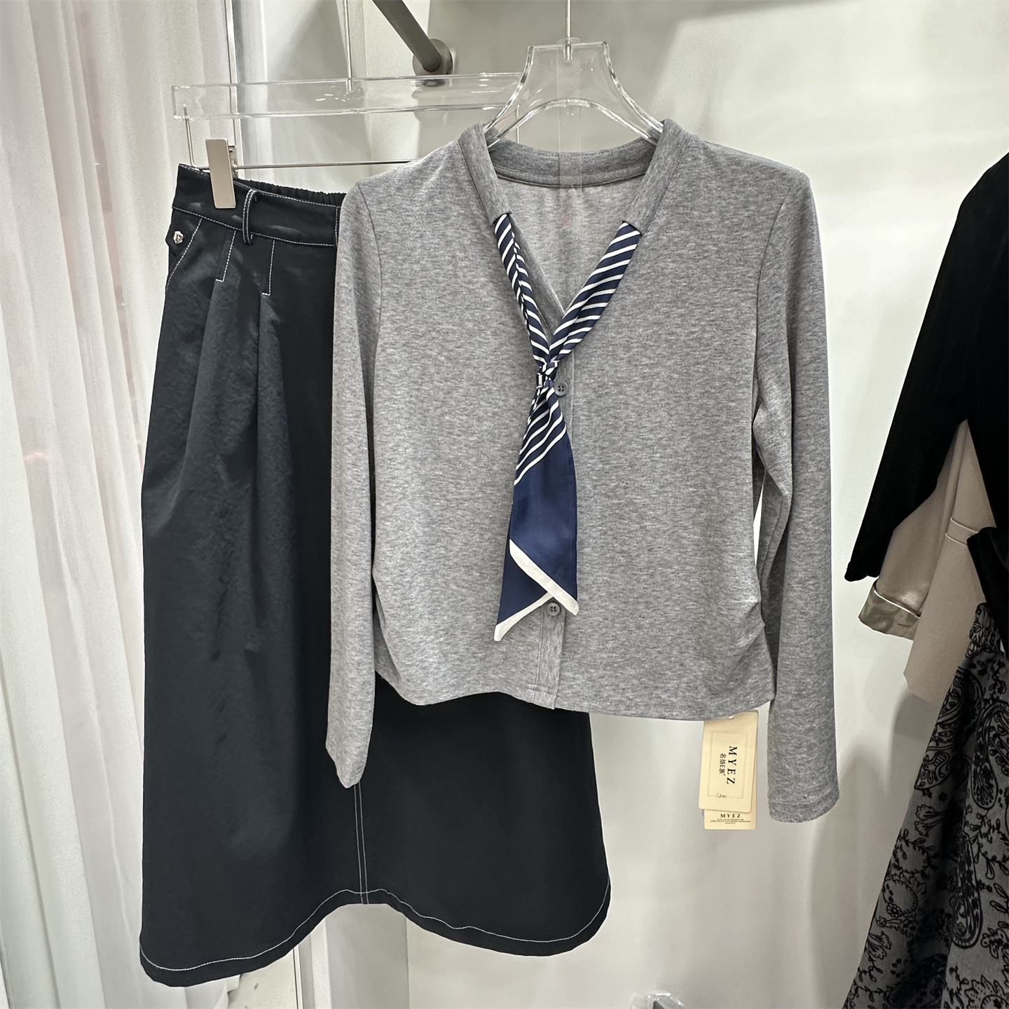 2025新款时尚休闲韩系V领短袖