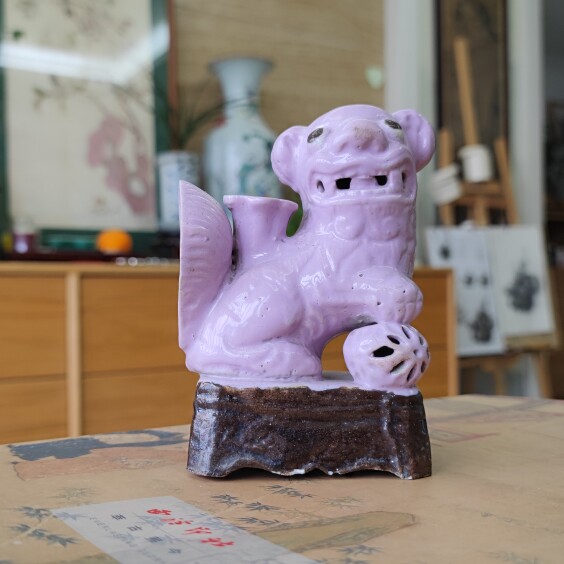 清代江南粉狮子烛台单色釉文房案头摆件瓷器古玩