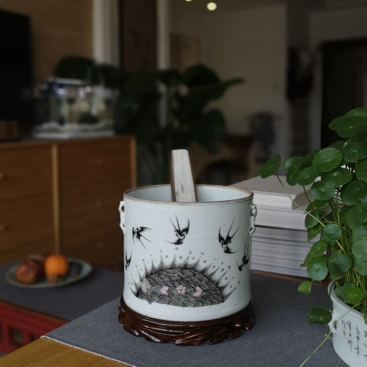 晚清江南粉彩花鸟四系罐花器笔筒老物件古玩瓷器艺术案头收纳摆件