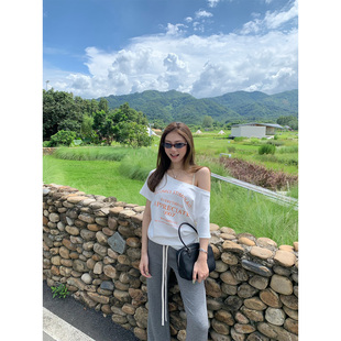 橘子树在哪儿韩系斜肩短袖t恤女夏季慵懒风休闲显瘦百搭露肩上衣