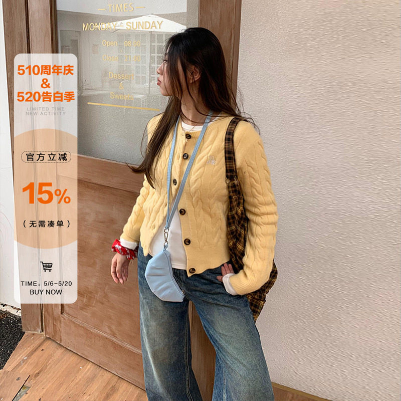 橘子树在哪儿韩系黄色麻花针织开衫女春季设计感正肩显瘦毛衣外套
