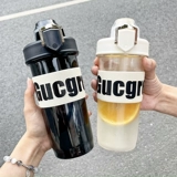 Мухан Пластиковая водяная чашка для мужчин и женщин с высокой температурной сопротивлением в летней спортивной чашке для устойчивости к падению Портативные студенты Простая повседневная чашка